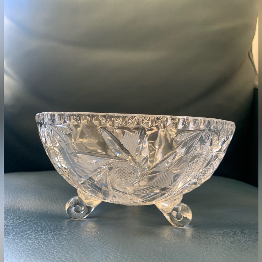 CRYSTAL 3 FOOTED BOWL